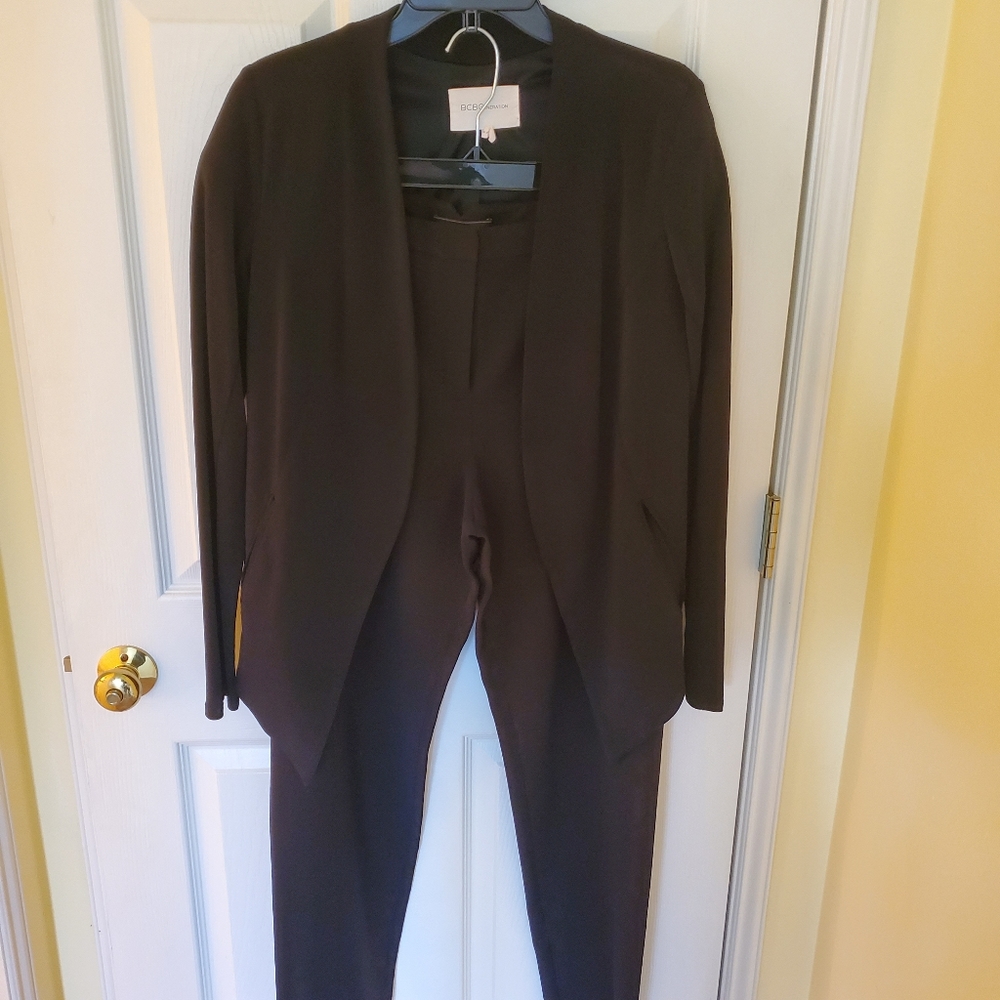 GORGEOUS BCBG MaxAzria Suit